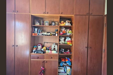 Casa de condomínio para alugar com 490m², 3 quartos e 3 vagas Casa de condomínio para alugar com 490m², 3 quartos e 3 vagasQuarto