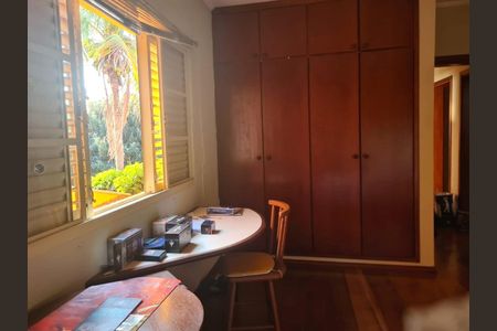 Casa de condomínio para alugar com 490m², 3 quartos e 3 vagas Casa de condomínio para alugar com 490m², 3 quartos e 3 vagasQuarto