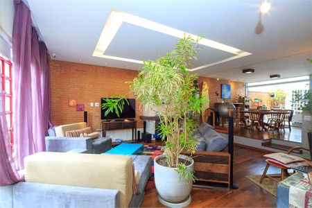 Casa à venda com 3 quartos, 340m² em Chácara Monte Alegre, São Paulo