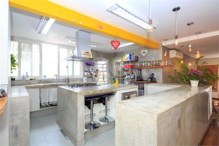 Casa à venda com 3 quartos, 340m² em Chácara Monte Alegre, São Paulo