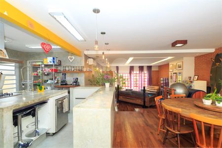 Casa à venda com 3 quartos, 340m² em Chácara Monte Alegre, São Paulo