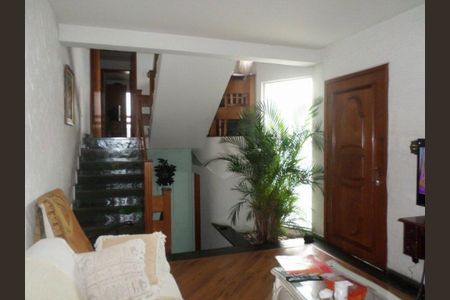 Casa à venda com 3 quartos, 166m² em Vila Brasilina, São Paulo