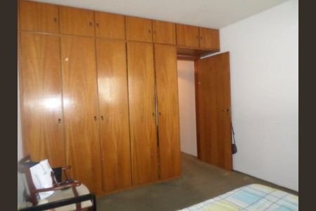 Casa à venda com 3 quartos, 166m² em Vila Brasilina, São Paulo