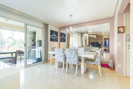 Apartamento à venda com 121m², 3 quartos e 2 vagas Apartamento à venda com 121m², 3 quartos e 2 vagasSala de Jantar