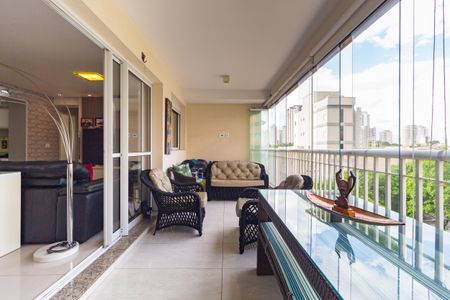 Apartamento à venda com 121m², 3 quartos e 2 vagas Apartamento à venda com 121m², 3 quartos e 2 vagasVaranda