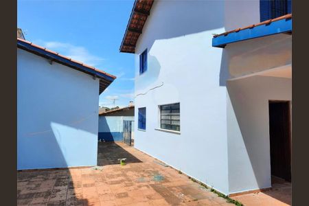Casa à venda com 246m², 4 quartos e 6 vagas