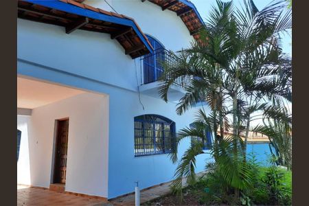 Casa à venda com 246m², 4 quartos e 6 vagas
