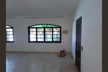 Casa à venda com 246m², 4 quartos e 6 vagas