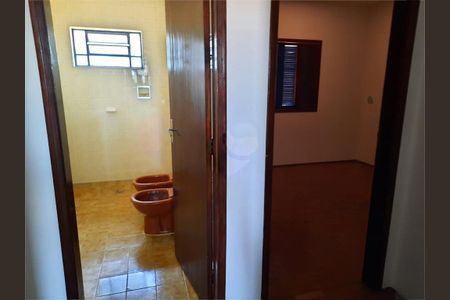 Casa à venda com 246m², 4 quartos e 6 vagas
