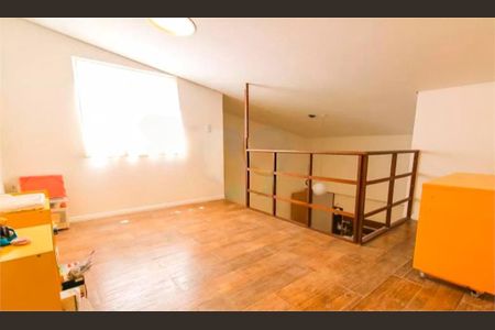 Casa à venda com 3 quartos, 220m² em Jardim Aeroporto, São Paulo