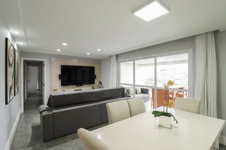 Apartamento para alugar com 110m², 3 quartos e 2 vagas Apartamento para alugar com 110m², 3 quartos e 2 vagasSala