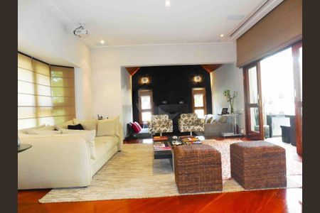 Casa à venda com 4 quartos, 520m² em Chácara Monte Alegre, São Paulo