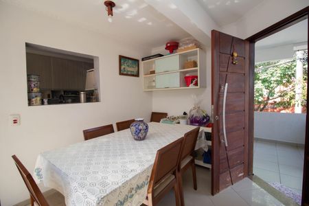 Sala de TV de casa à venda com 4 quartos, 150m² em Jardim Santo Elias, São Paulo