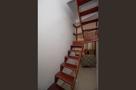 Casa para alugar com 196m², 4 quartos e 3 vagasEscada