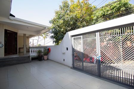 Casa para alugar com 196m², 4 quartos e 3 vagasQuintal