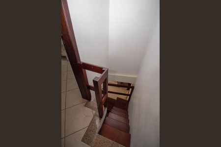 Casa para alugar com 196m², 4 quartos e 3 vagasEscada