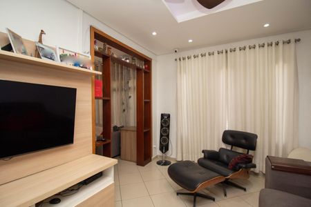 Sala de TV de casa à venda com 4 quartos, 150m² em Jardim Santo Elias, São Paulo