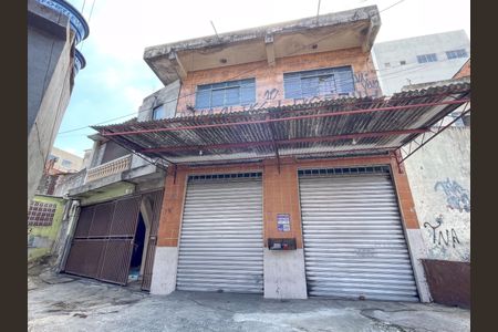 Casa à venda com 154m², 4 quartos e 3 vagas Casa à venda com 154m², 4 quartos e 3 vagasFachada