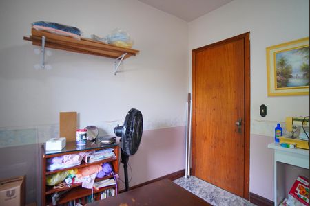 Escritório de casa para alugar com 6 quartos, 475m² em Jardim Itu, Porto Alegre