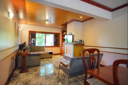 Sala de casa para alugar com 6 quartos, 475m² em Jardim Itu, Porto Alegre