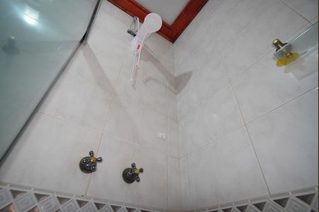 Casa para alugar com 475m², 6 quartos e 7 vagasBanheiro da Suíte 2 