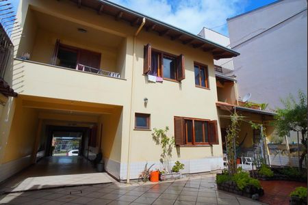 Casa para alugar com 475m², 6 quartos e 7 vagasFachada