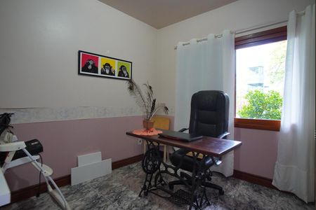 Escritório de casa para alugar com 6 quartos, 475m² em Jardim Itu, Porto Alegre