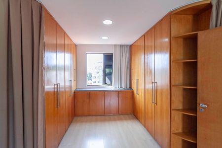 Apartamento à venda com 364m², 4 quartos e 4 vagasCloset da suíte 3