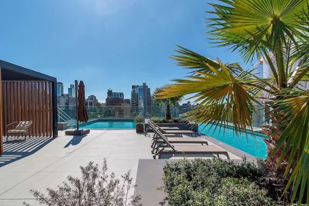 Studio para alugar com 25m², 1 quarto e sem vaga Studio para alugar com 25m², 1 quarto e sem vagaÁrea comum - Piscina