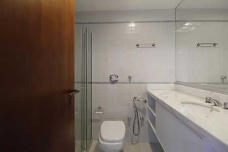 Apartamento à venda com 261m², 4 quartos e 2 vagasBanheiro da Suíte 3