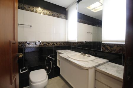 Apartamento à venda com 261m², 4 quartos e 2 vagasBanheiro da Suíte 2