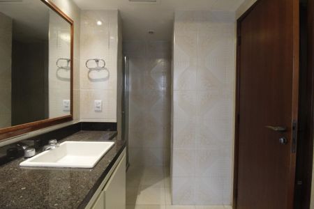 Apartamento à venda com 261m², 4 quartos e 2 vagasBanheiro da Suíte 1