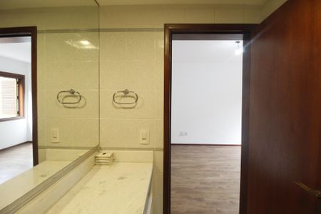 Apartamento à venda com 261m², 4 quartos e 2 vagasBanheiro da Suíte 3