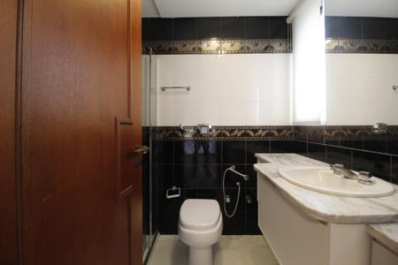 Apartamento à venda com 261m², 4 quartos e 2 vagasBanheiro da Suíte 2