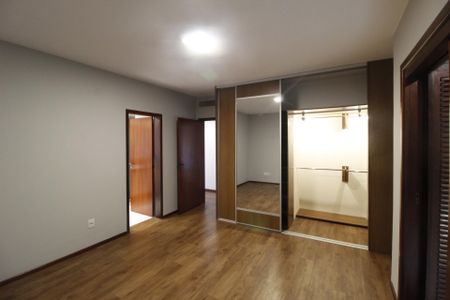 Apartamento à venda com 261m², 4 quartos e 2 vagasSuíte 1