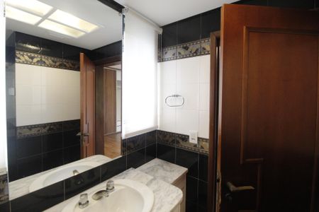 Apartamento à venda com 261m², 4 quartos e 2 vagasBanheiro da Suíte 2