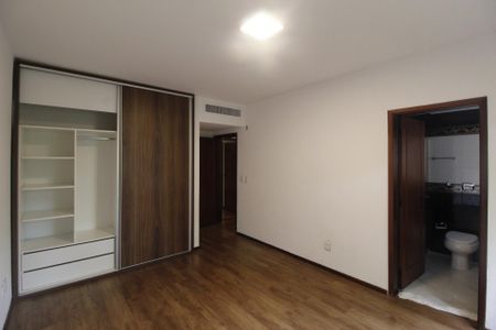 Apartamento à venda com 261m², 4 quartos e 2 vagasSuíte 2