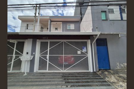 Casa à venda com 91m², 3 quartos e 2 vagas Casa à venda com 91m², 3 quartos e 2 vagasFachada