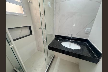 Apartamento à venda com 75m², 2 quartos e 1 vagaBanheiro da suíte 