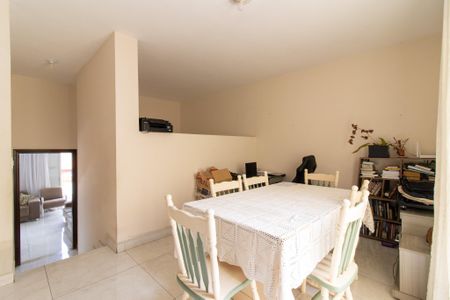 Casa à venda com 190m², 3 quartos e 4 vagas Casa à venda com 190m², 3 quartos e 4 vagasSala de Jantar