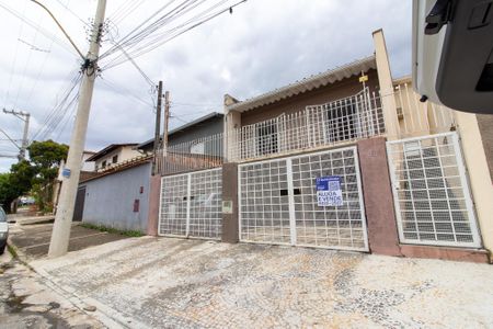 Casa à venda com 190m², 3 quartos e 4 vagas Casa à venda com 190m², 3 quartos e 4 vagasFachada