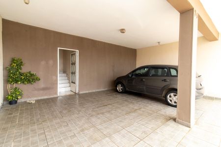 Casa à venda com 190m², 3 quartos e 4 vagas Casa à venda com 190m², 3 quartos e 4 vagasGaragem