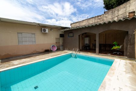 Casa à venda com 190m², 3 quartos e 4 vagas Casa à venda com 190m², 3 quartos e 4 vagasÁrea externa