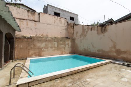 Casa à venda com 190m², 3 quartos e 4 vagas Casa à venda com 190m², 3 quartos e 4 vagasÁrea externa