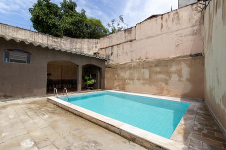 Casa à venda com 190m², 3 quartos e 4 vagas Casa à venda com 190m², 3 quartos e 4 vagasÁrea externa