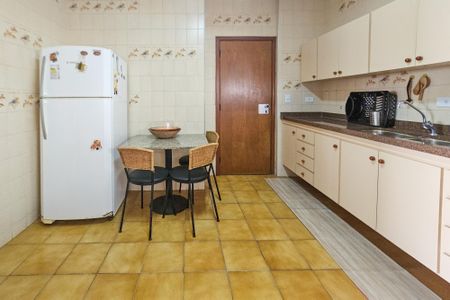 Apartamento para alugar com 160m², 3 quartos e 2 vagas Apartamento para alugar com 160m², 3 quartos e 2 vagasCozinha