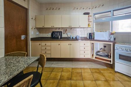 Apartamento para alugar com 160m², 3 quartos e 2 vagas Apartamento para alugar com 160m², 3 quartos e 2 vagasCozinha