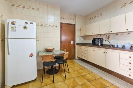 Apartamento para alugar com 160m², 3 quartos e 2 vagas Apartamento para alugar com 160m², 3 quartos e 2 vagasCozinha
