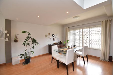 Casa para alugar com 179m², 3 quartos e 2 vagasSala