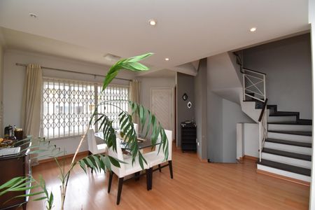 Casa para alugar com 179m², 3 quartos e 2 vagasSala